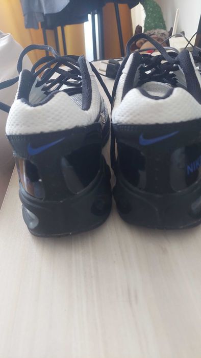 Air Max TORCH marimea EUR 42.5/ UK 8 + GRATUIT Jordan Mid 1