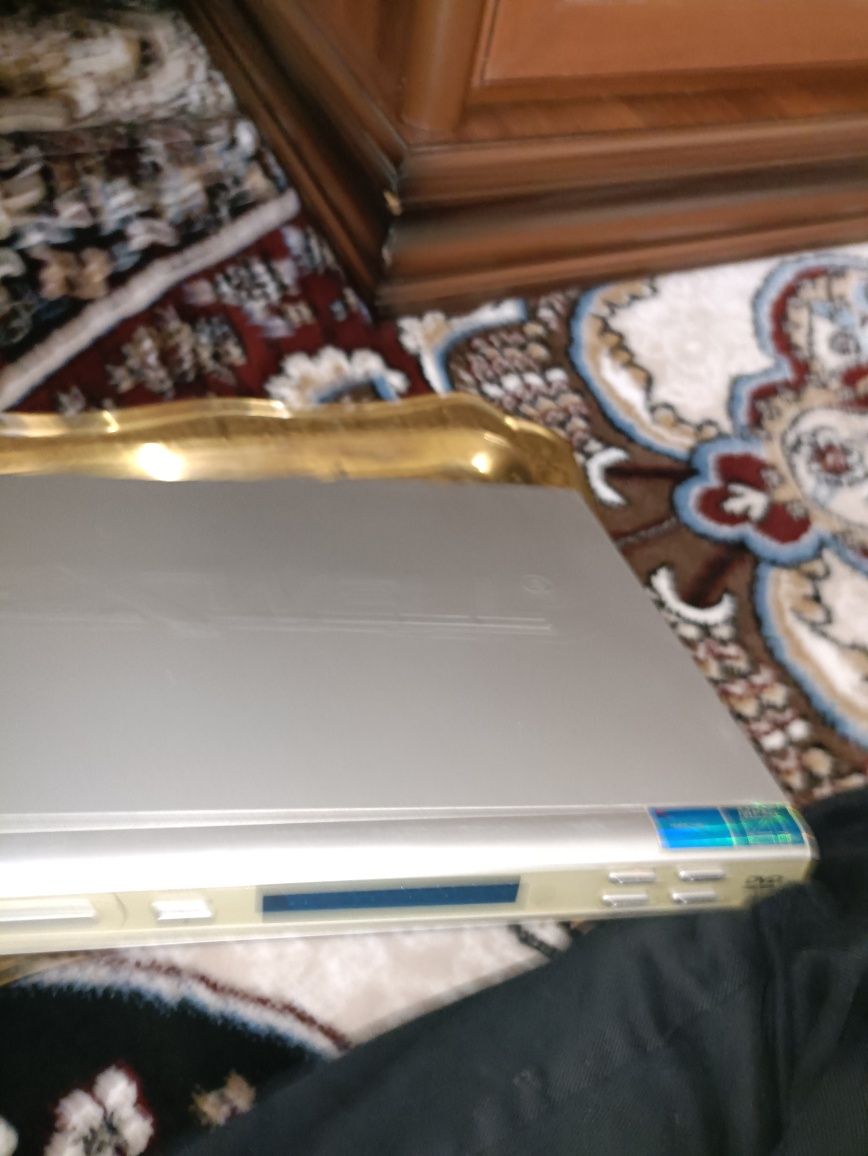 Видео магнитофон и DVD player