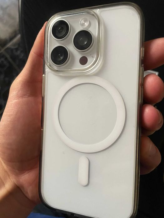 Vand Iphone 16 pro, cu garantie, baterie 100%, conditie excelenta