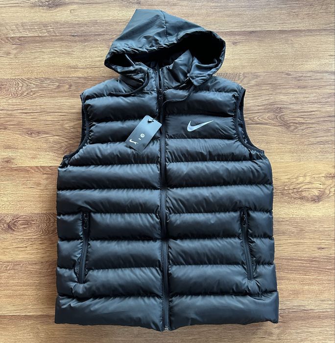 Мъжки,черен елек Nike с ципове на джобовете и сваляща се качулка