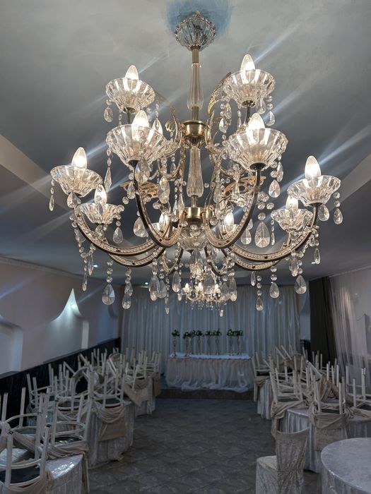 Продам люстру  в хорошем состояние