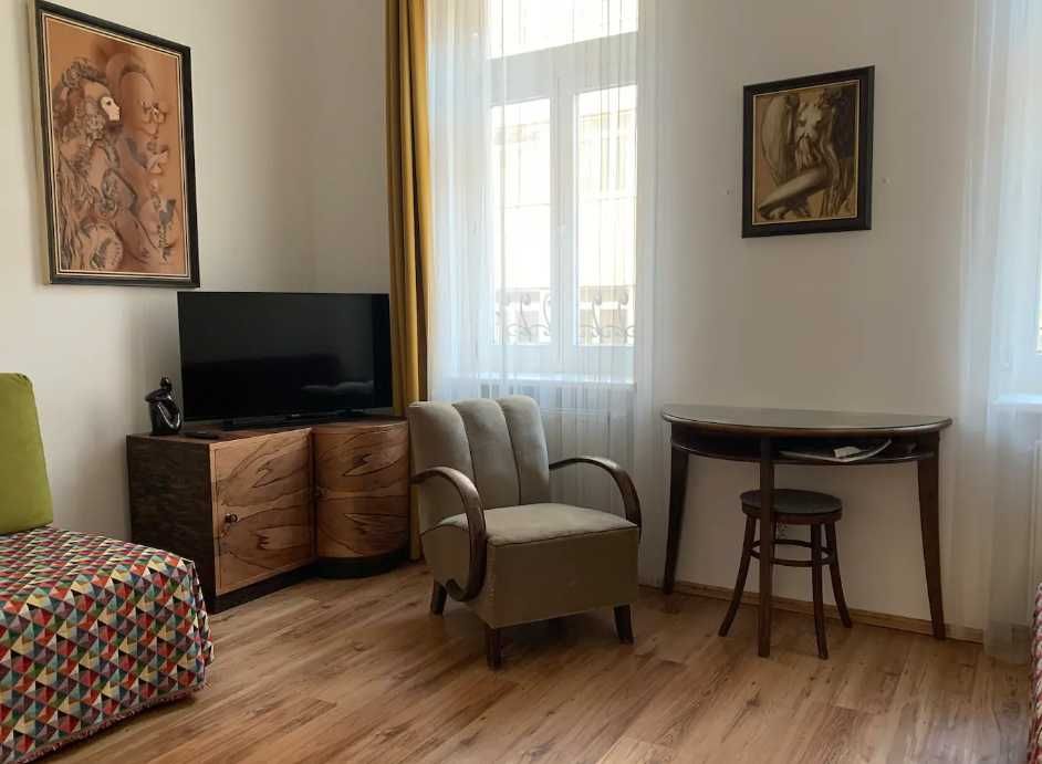 Дава се под наем Тристаен апартамент в Пловдив, Христо Смирненски - 87 кв.м за 255 € - Снимка #1