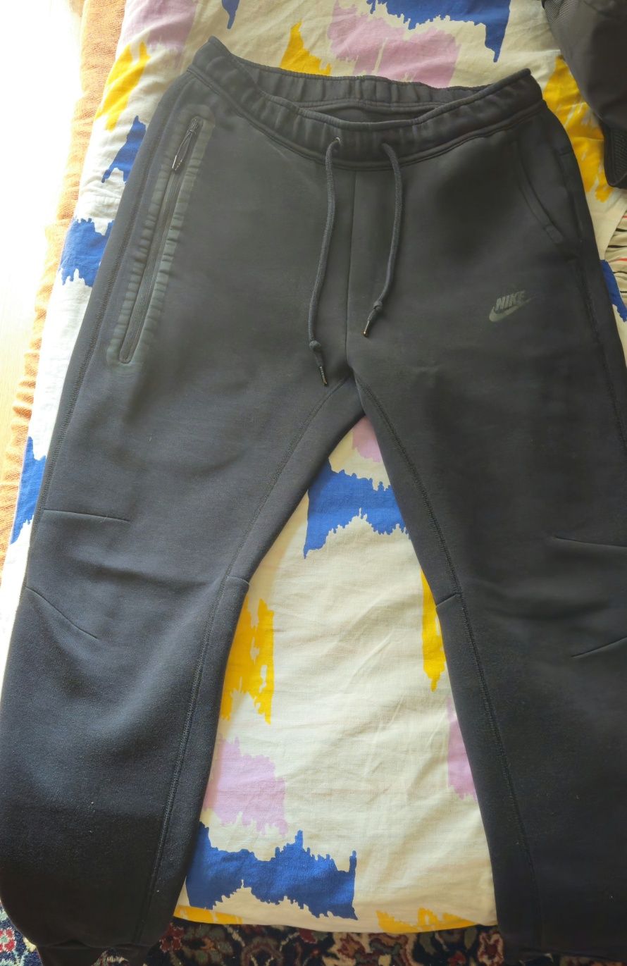 Оригинално долнище Nike tech fleece