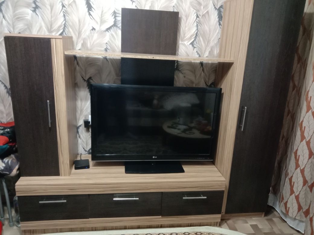Продам горку в зал, в хорошем состоянии.