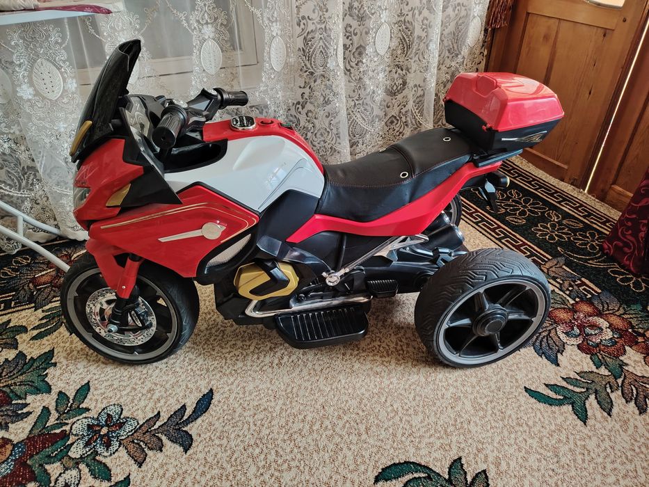 Детский мотоцикил сотилади