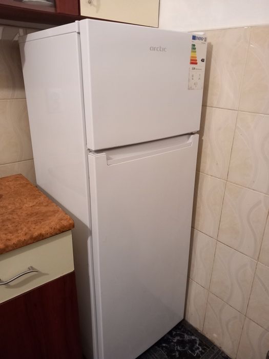 Vând frigider Arctic