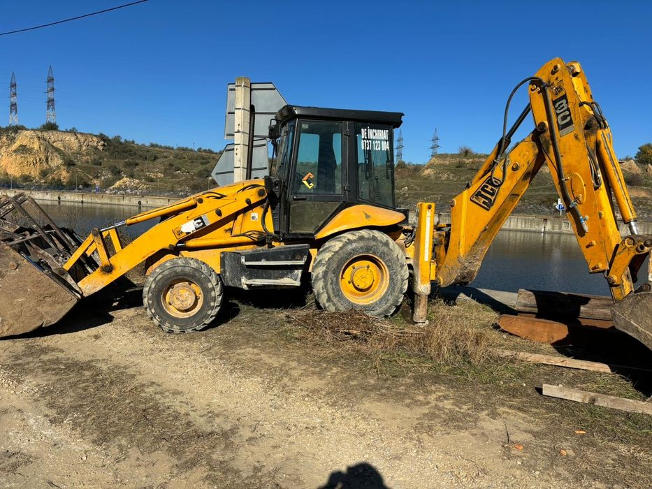 Buldoexcavator JCB