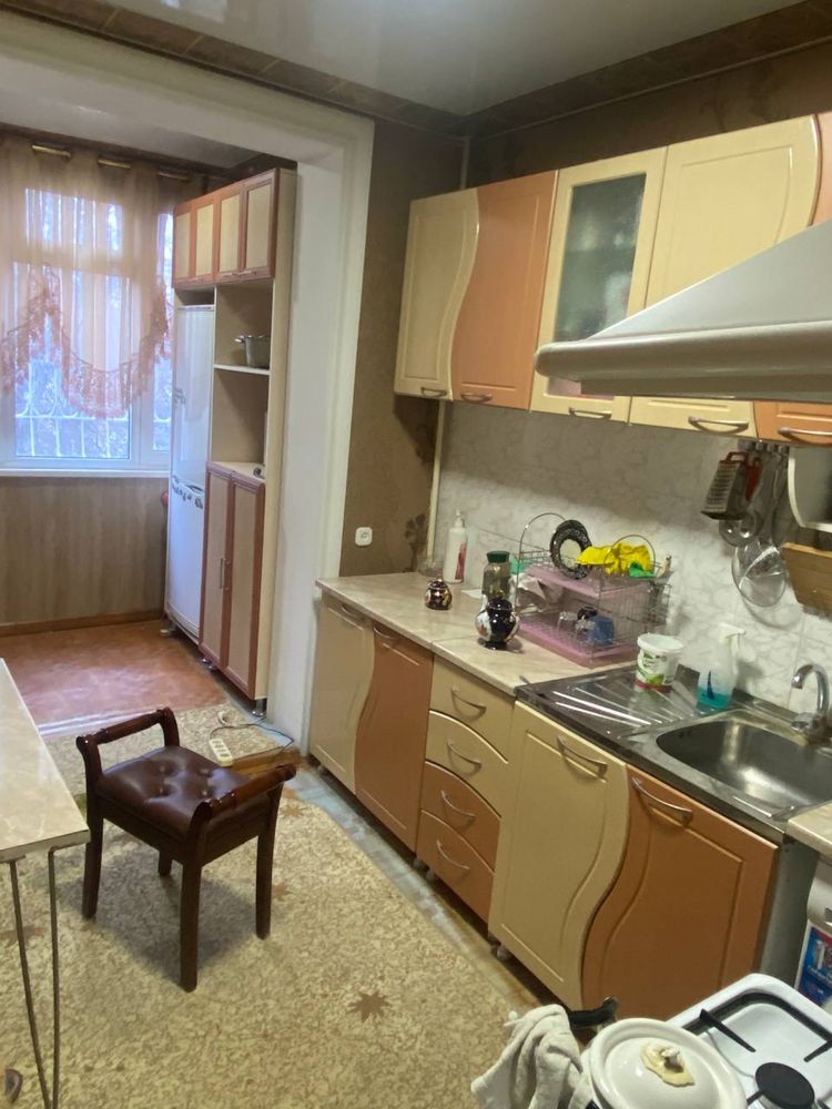 Навои, 4 хона квартира 90 квадрат навои кучаси узгазоил безмаклер