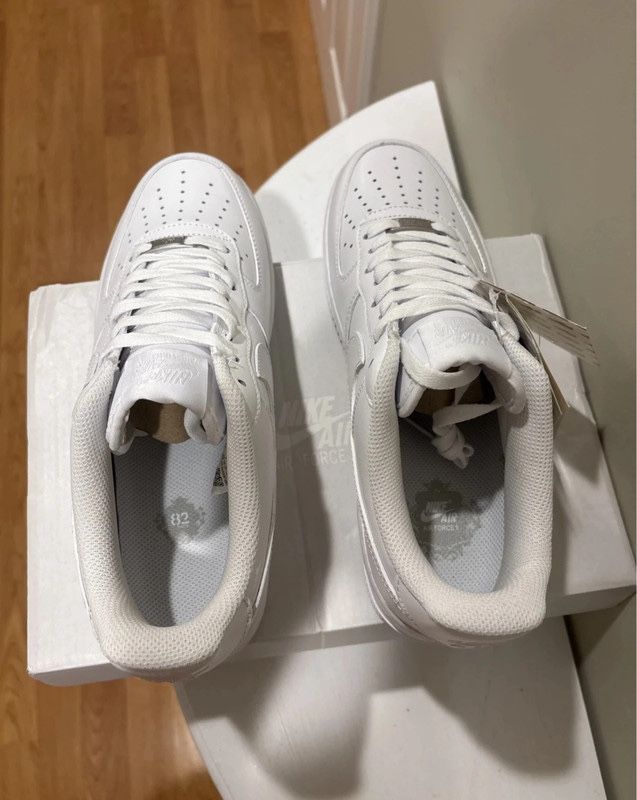 Чисто нови Nike Air Force 1 Low White с кутия