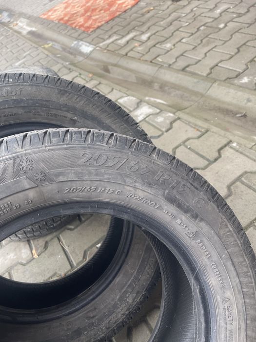Vand Cauciucuri/Anvelope Iarna 205/65 R15 C vechi dar bune