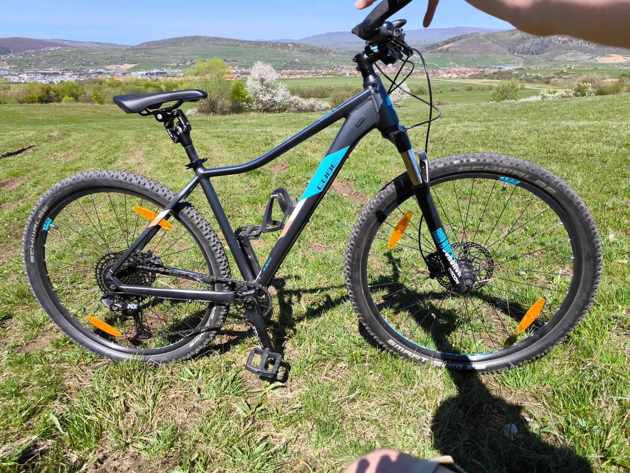 Vând bicicleta Cube MTB.