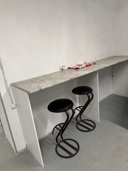 Продам барную стойку со стульями