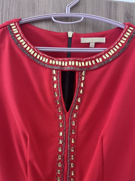 Официална червена рокля, декорирана с камъни — размер М