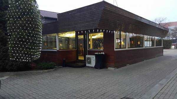 Pizzerie/Restaurant cuptor pizza  foc pe lemne