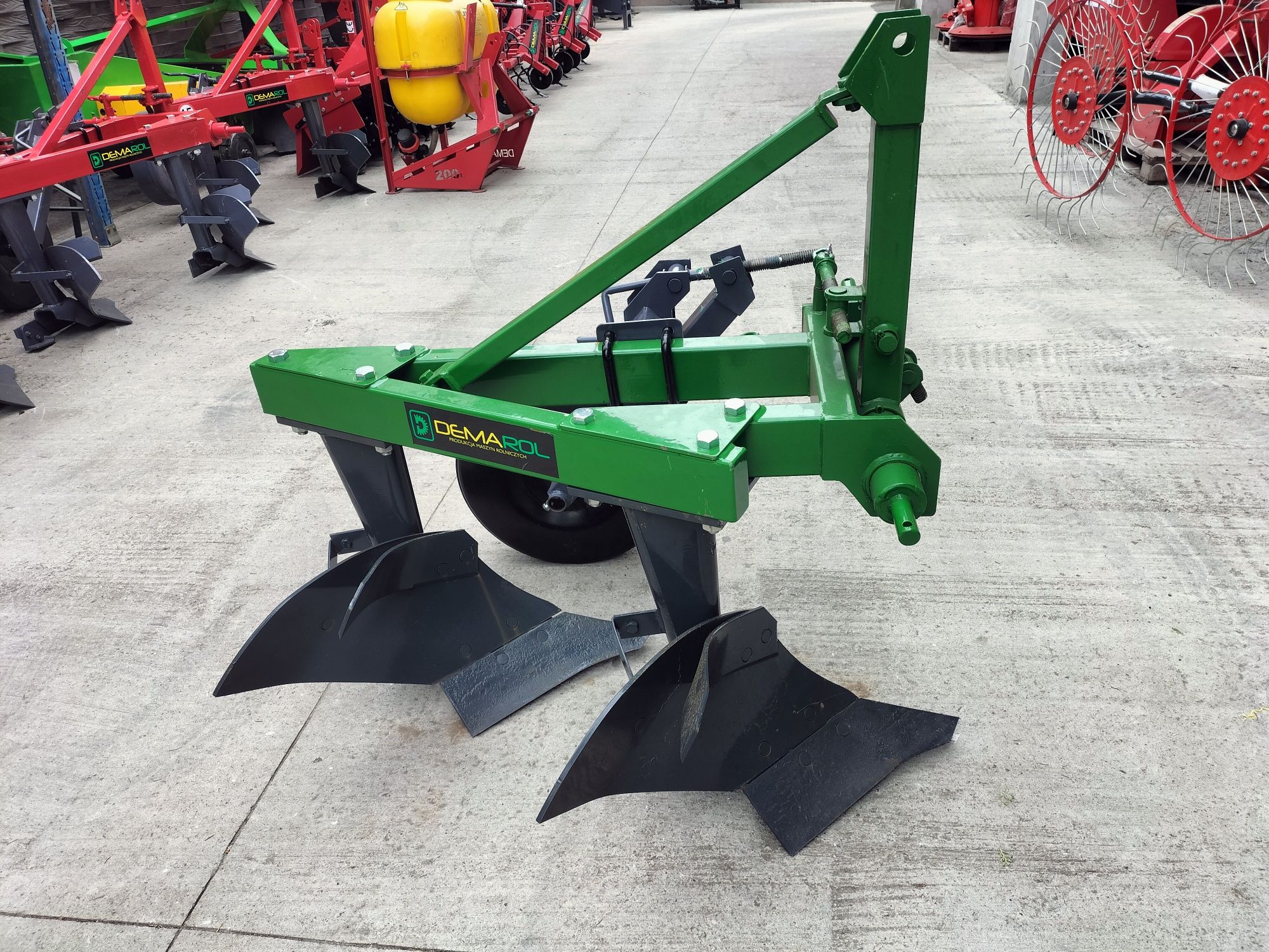 Plug tractor u445, piese utilaje agricole