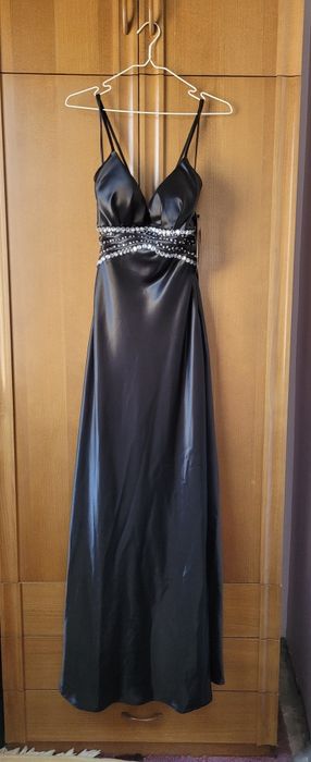 Официална черна рокля