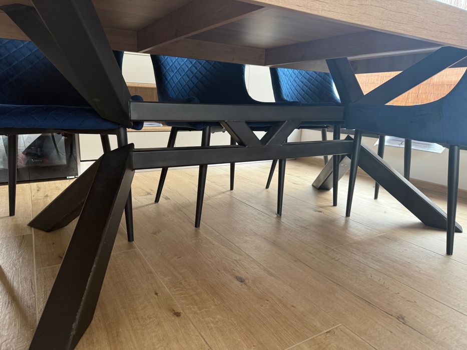 Vând masa cu baza metalică pentru living sau bucătărie și 6 scaune