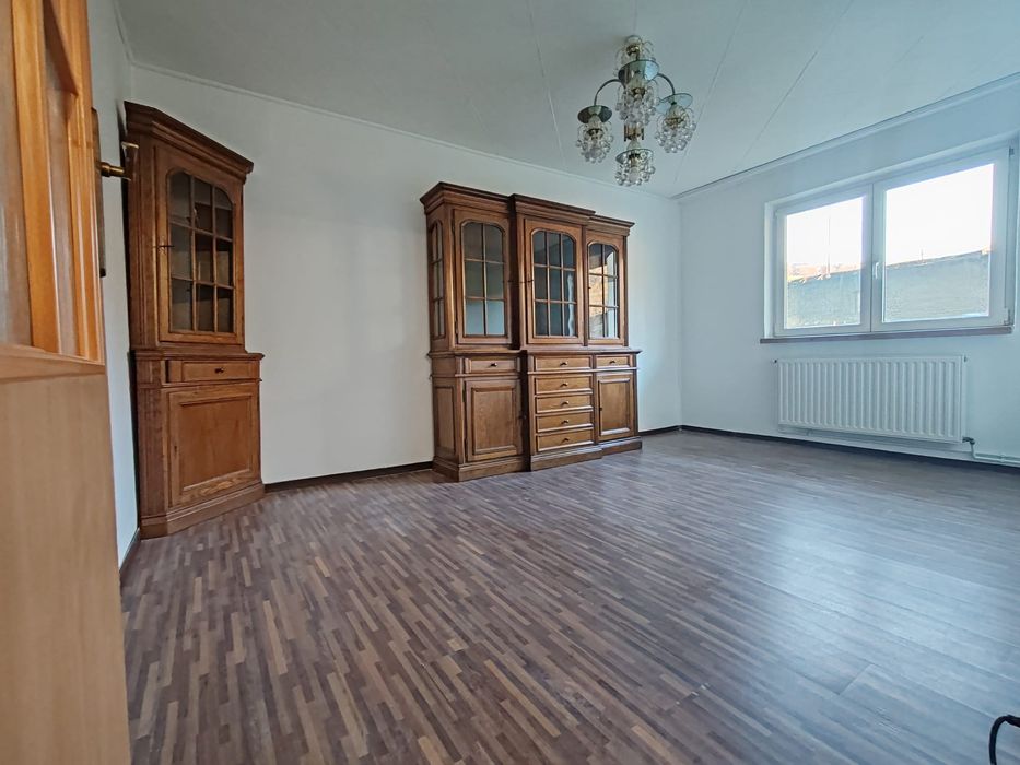 Apartament 3 camere, decomandat, 51 mp, parter, zonă bună.