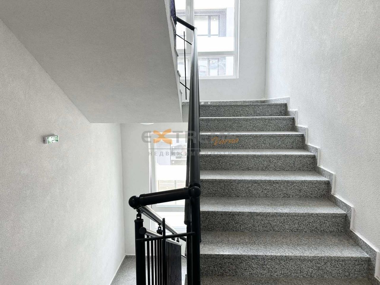 Продава се Двустаен апартамент в Варна, Възраждане 1 - 67 кв.м за 1911 €/кв.м - Снимка #3