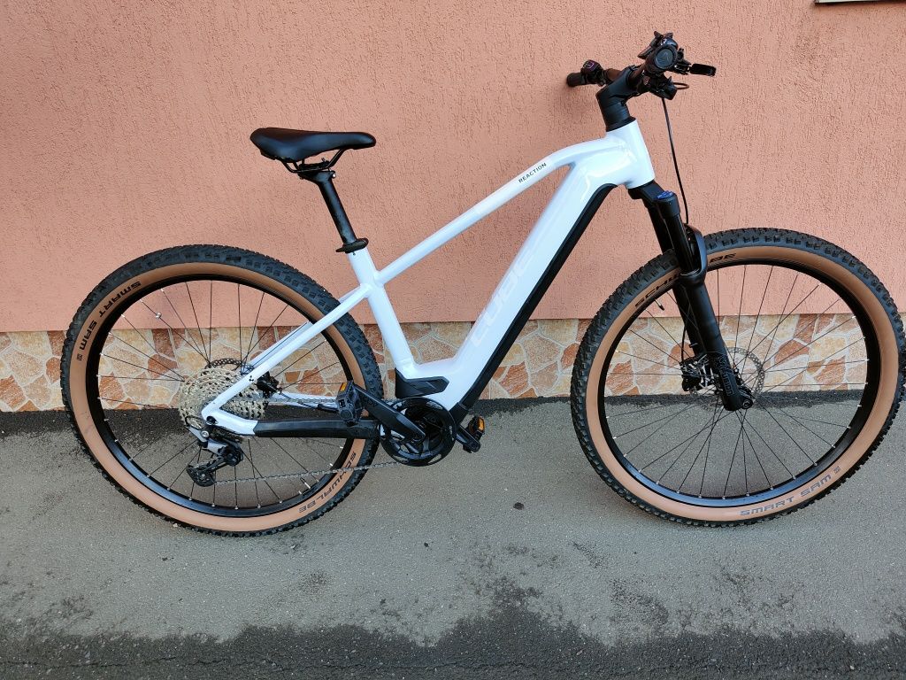 Bicicleta electrica Cube Reaction 750
