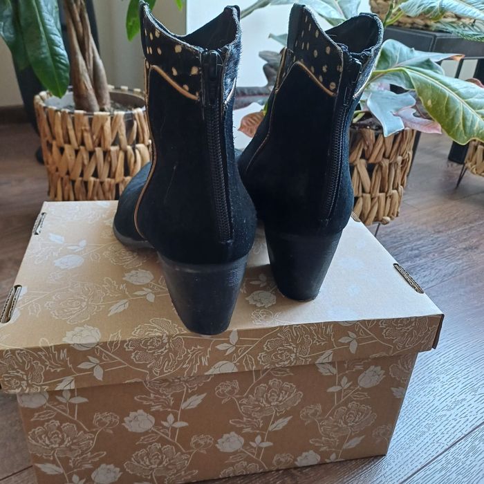 Ghete piele Megis