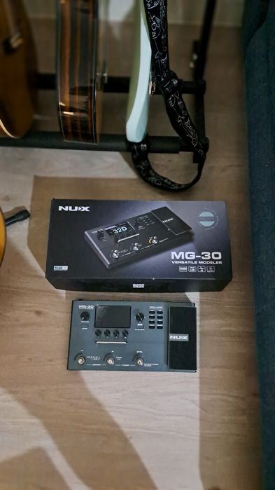 Продаю Nux MG-30.Все в коробке(футсвич,блок)Пользовался месяц.
