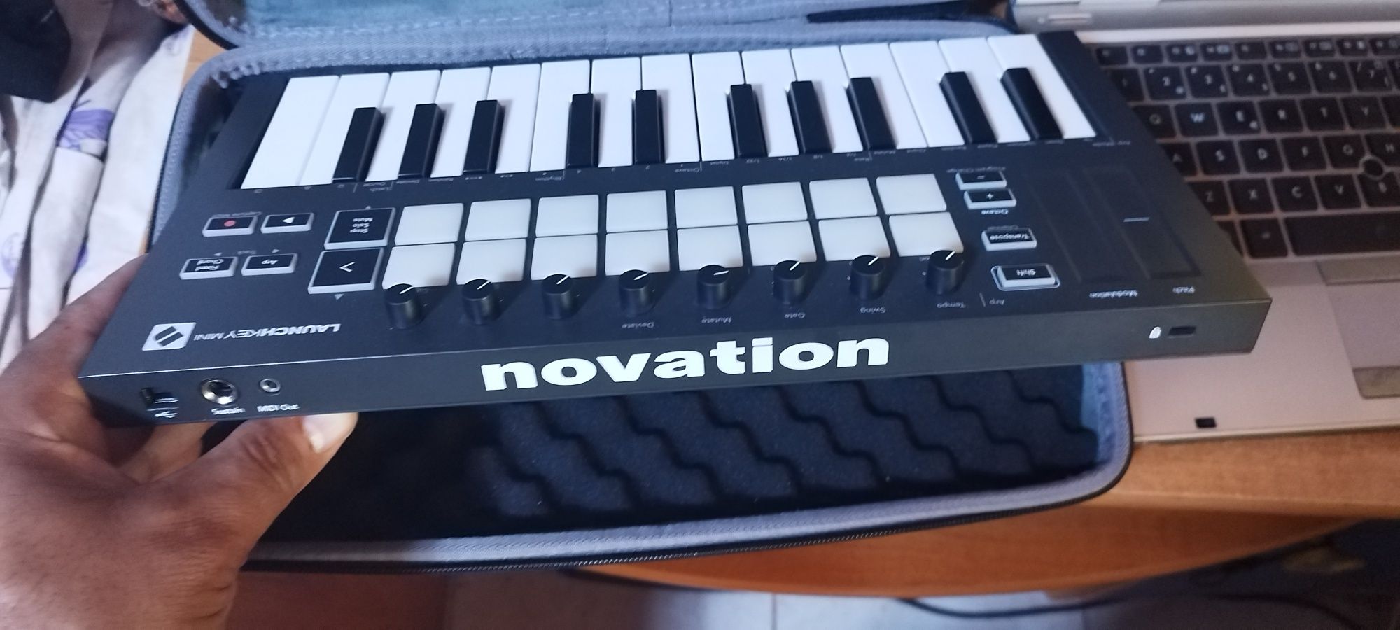 vand clapa midi Novation