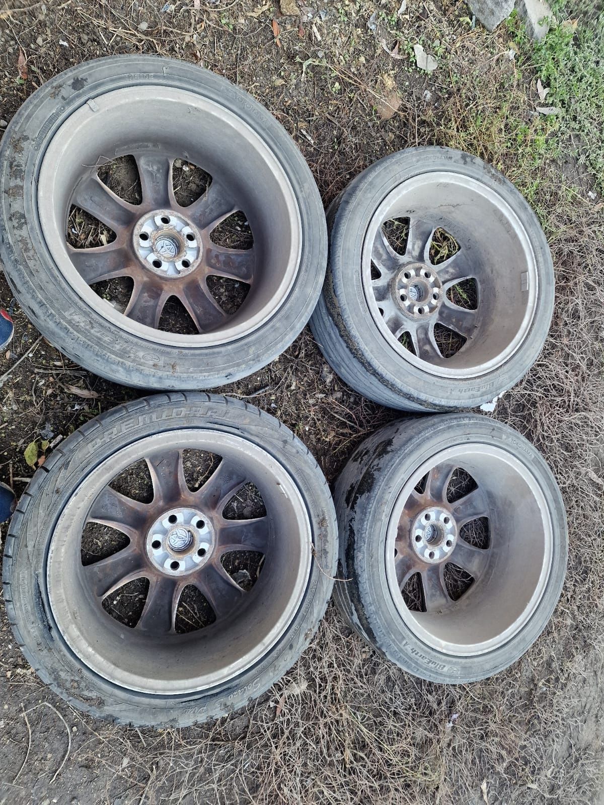 Авто шины срочно продам