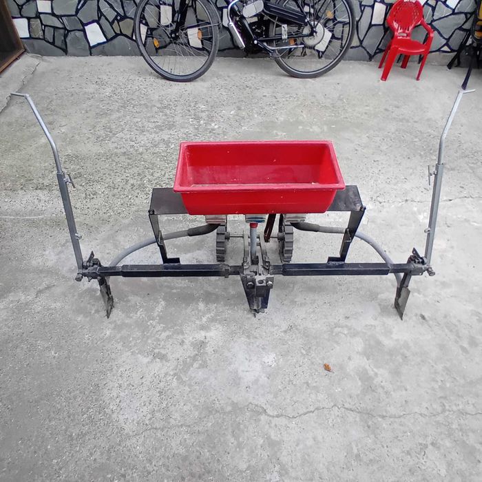 Semanatoare pentru motocultor