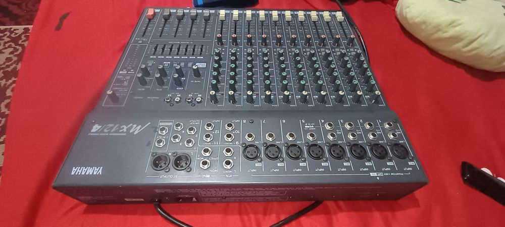 Mixer yamaha emx 12/4