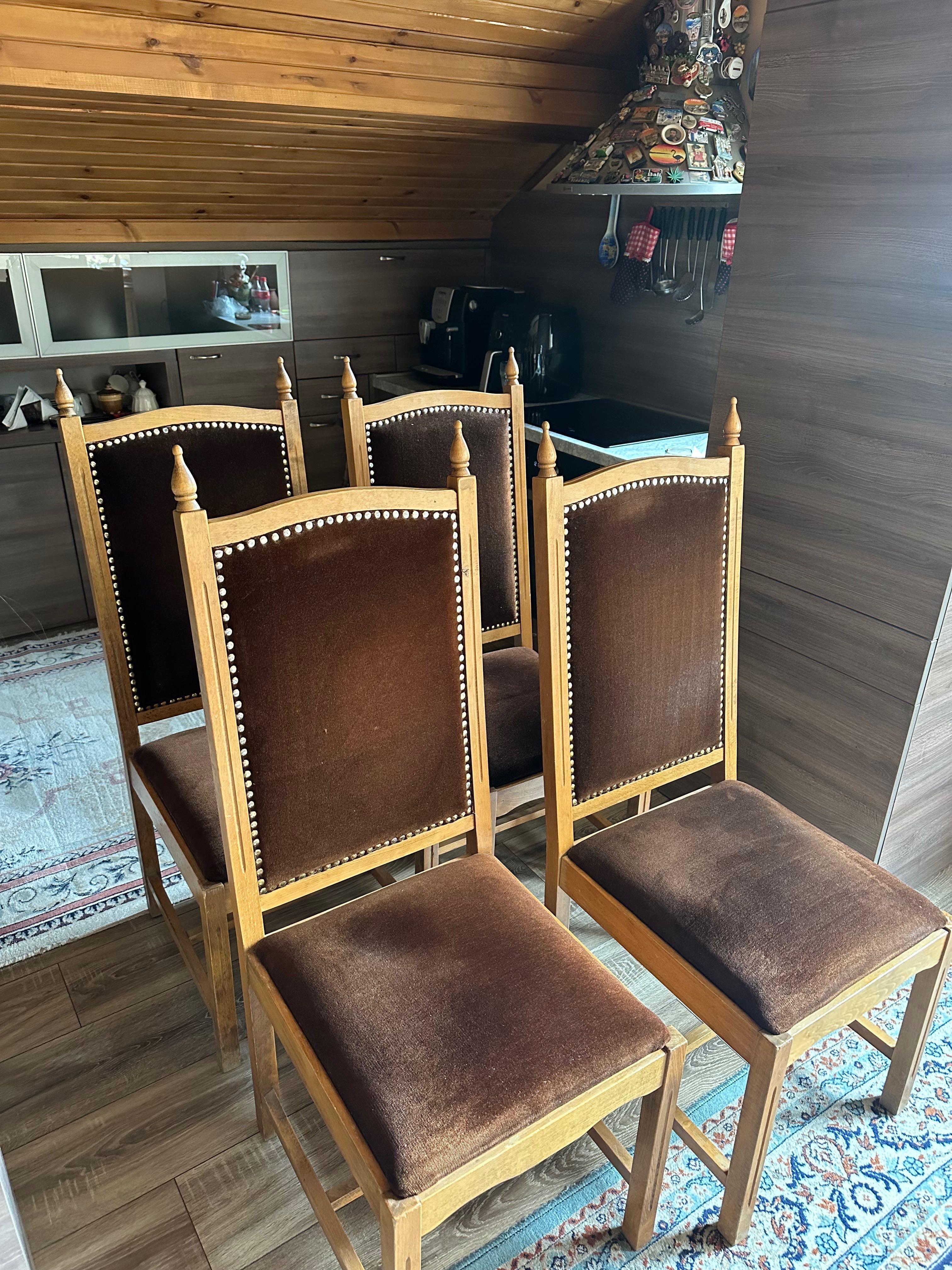 Дървени столове за маса