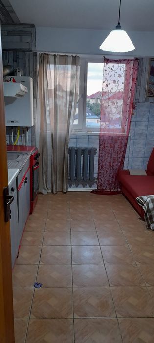 Vând apartament 2 camere (se poate face si de 3 camere)