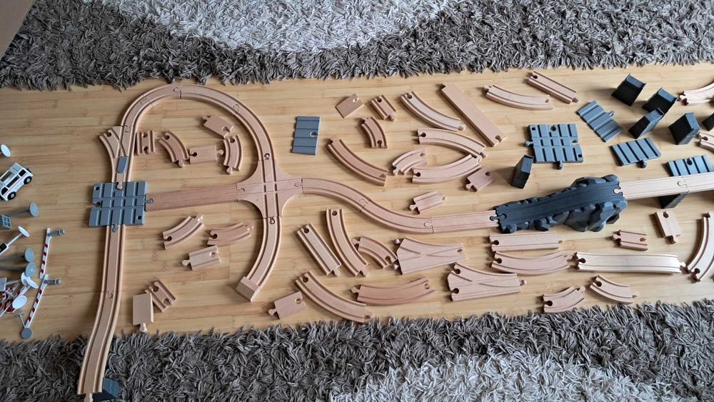 Set trenulete si masinute lemn cu accesorii