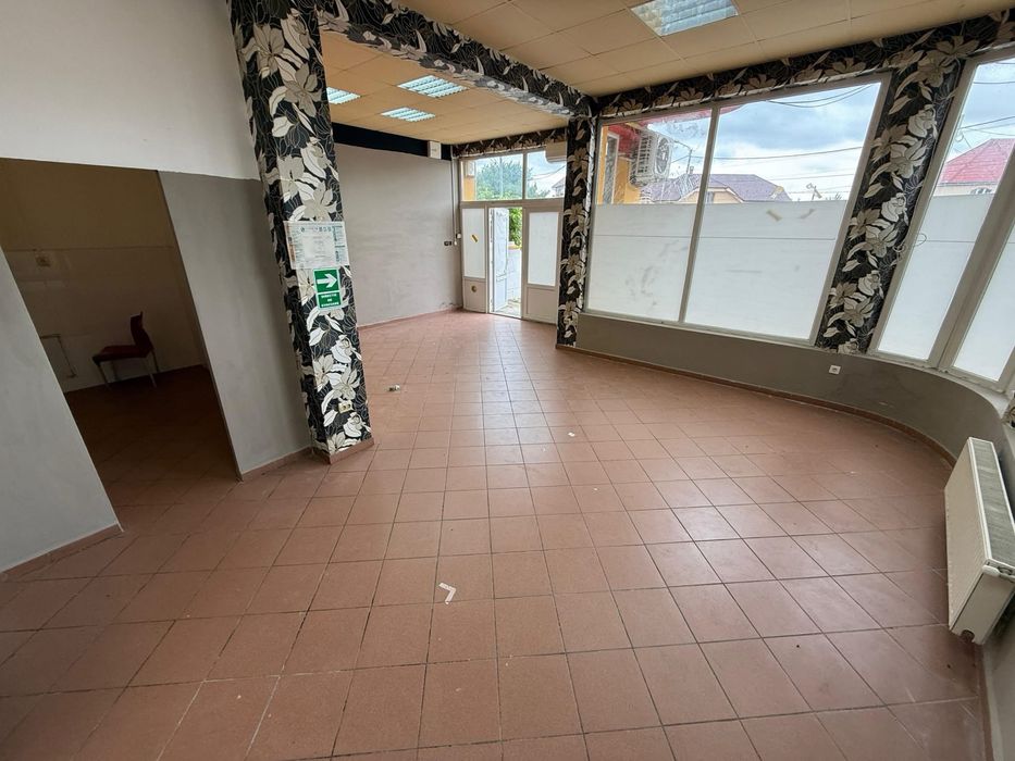 Ofer spre închiriere Spatiu Comercial Zona Closca Liceul German