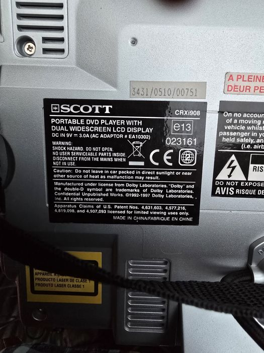 DVD / DivX portabil cu două ecrane lcd