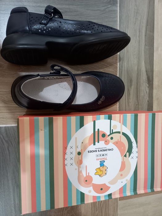 Продам школьную обувь для девочек. Размер 35