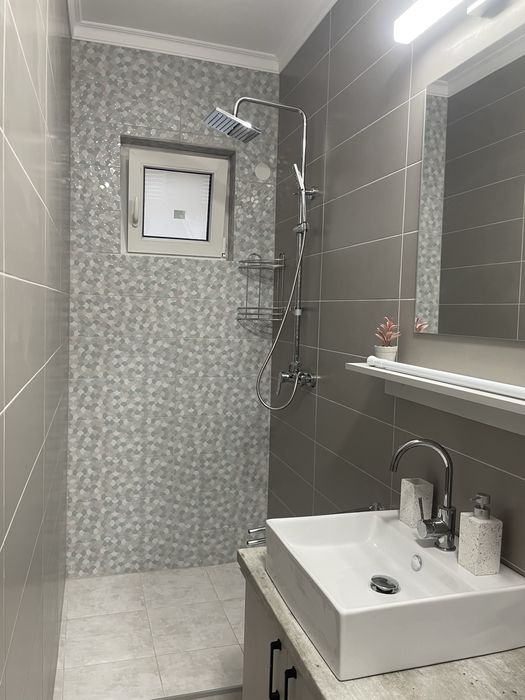 Inchiriez apartament Ultracentral cu 2 camere,complect renovat