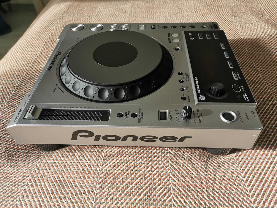 Комплект DJ плеъри Pioneer CDJ 850 с оригиналните кутии