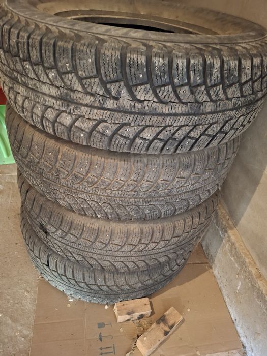 Шины зимний на хайлюкс