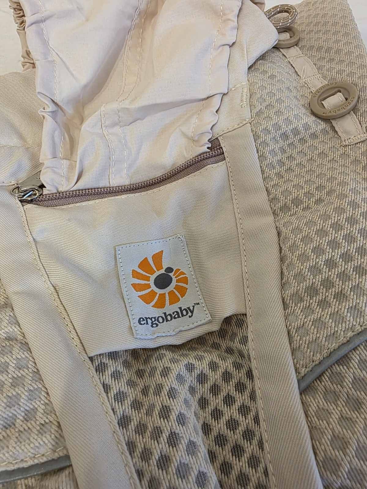 Здравейте.Ergobaby Omni Breeze, Natural Beige
Продавам Ергономична ран