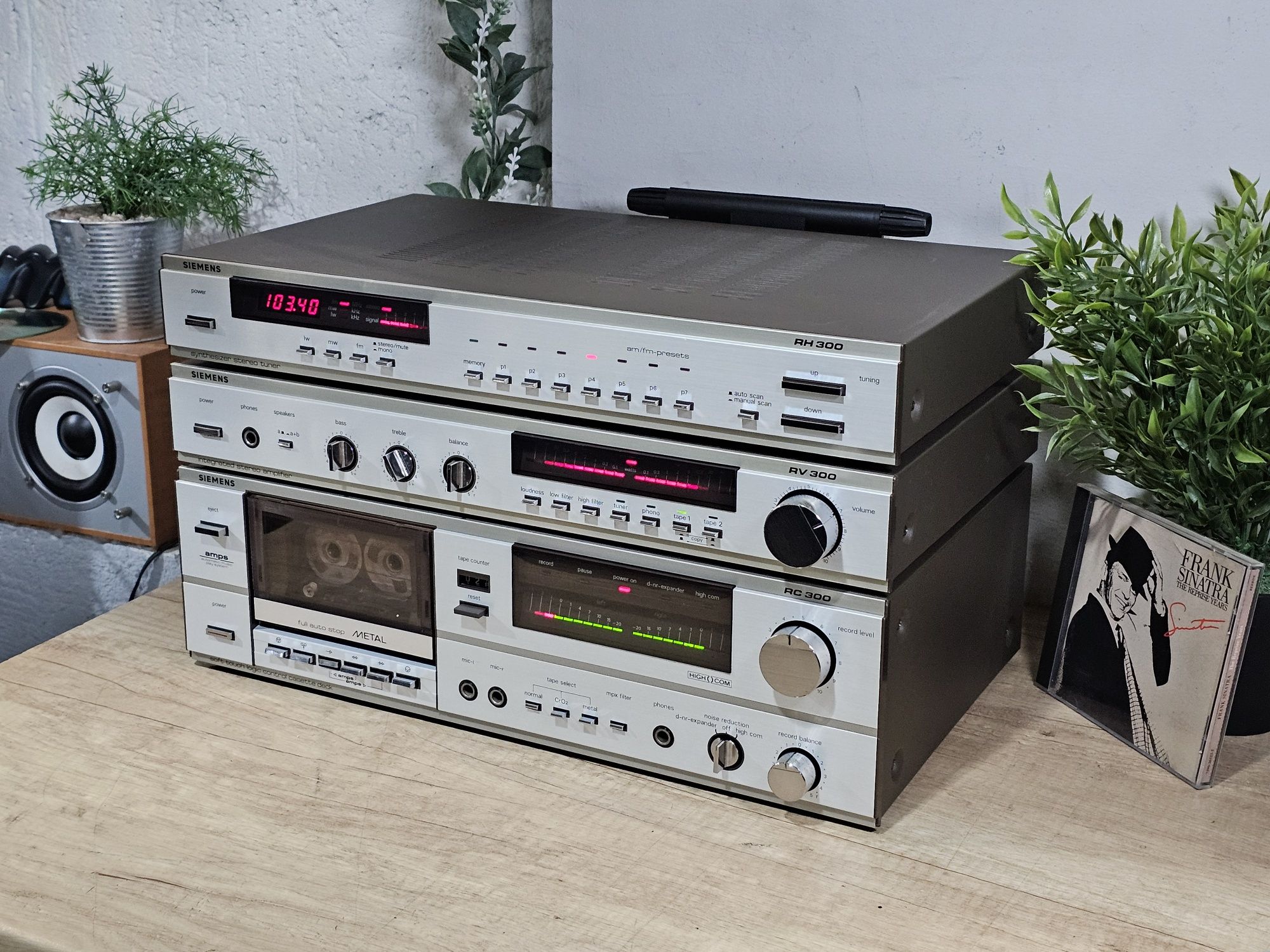 Linie audio SIEMENS ,amplificator RV-300, tuner RH-300, deck RC-300