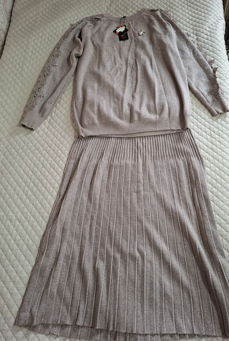 Продам новый,юбочный костюм