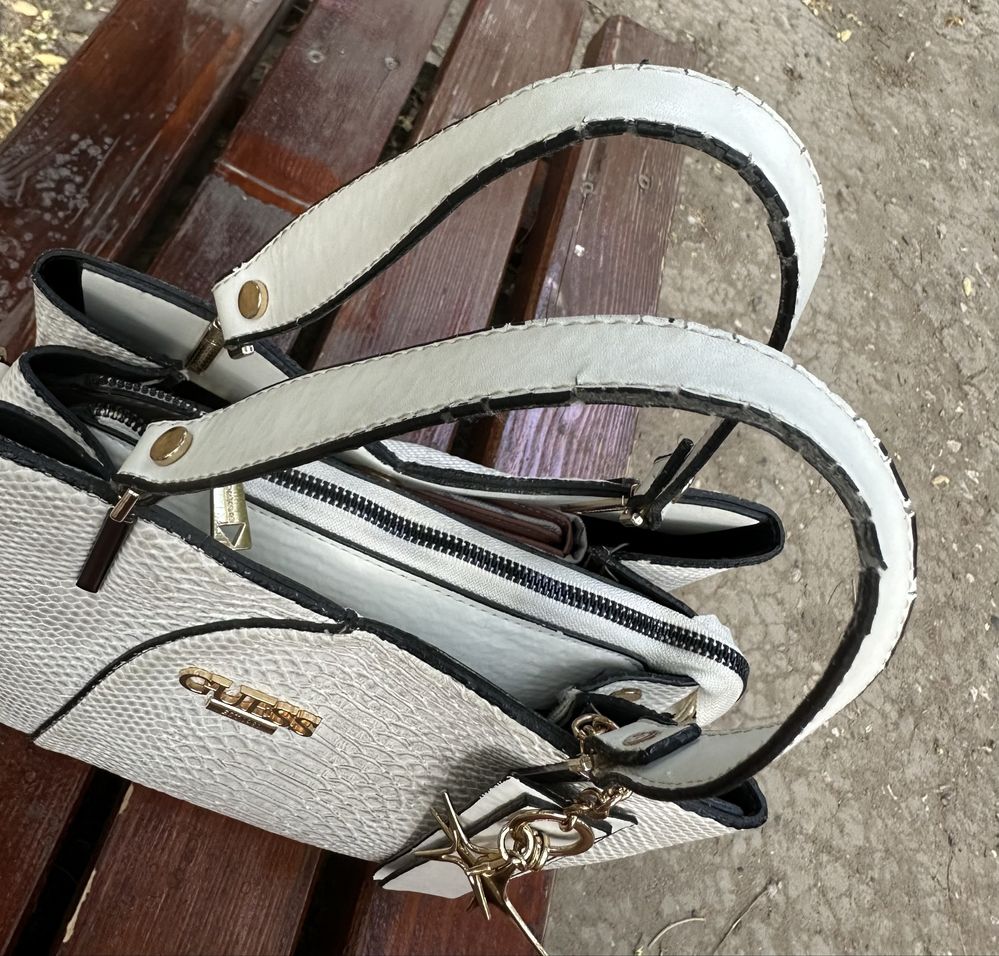 Дамска чанта Guess