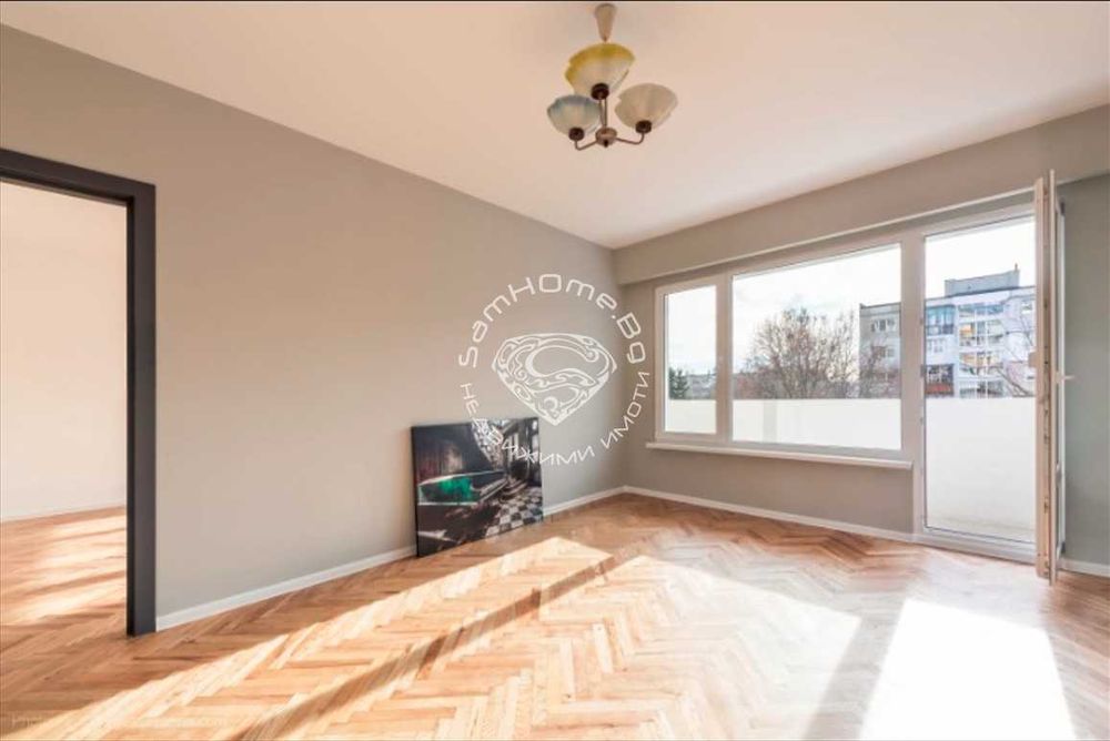 Продава се Четиристаен апартамент в Варна, Цветен квартал - 82 кв.м за 1903 €/кв.м - Снимка #1