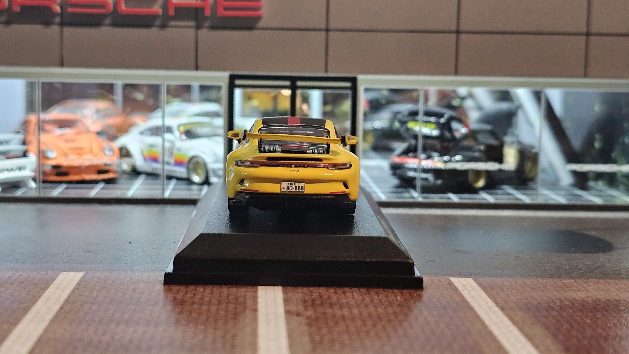 1:64 Porsche 911 GT3 editie LIMITATA 1200 bucati Minichamps