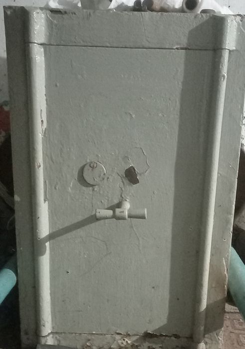 Продам сейф.                .