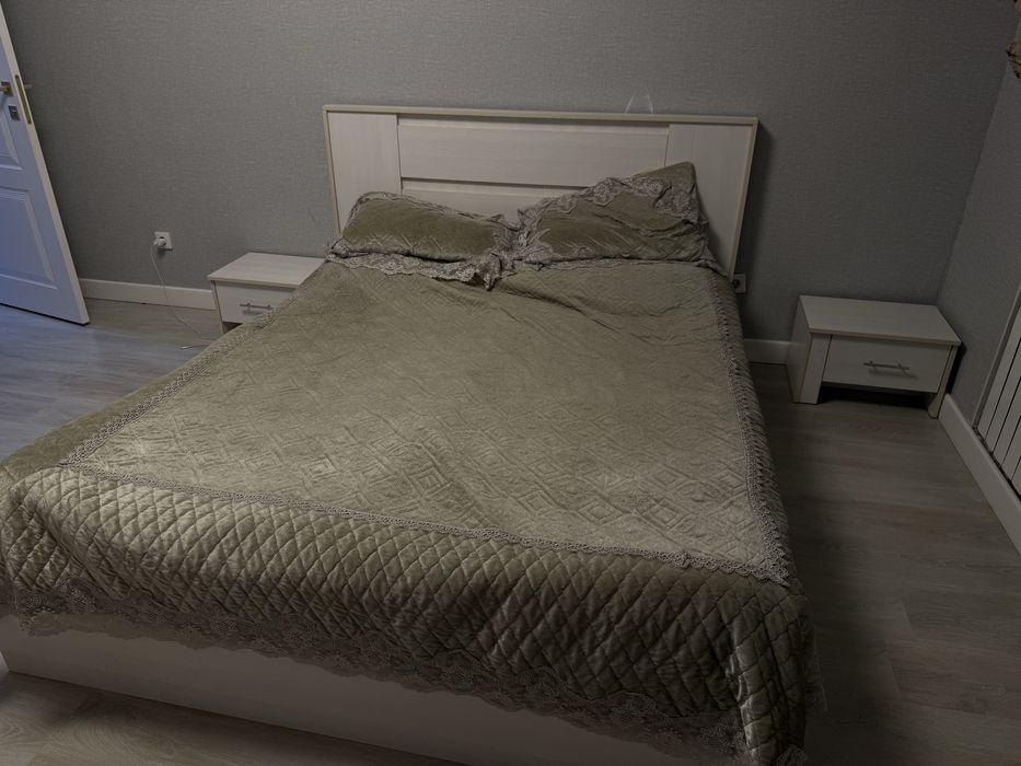 Продам срочно спальный гарнитур