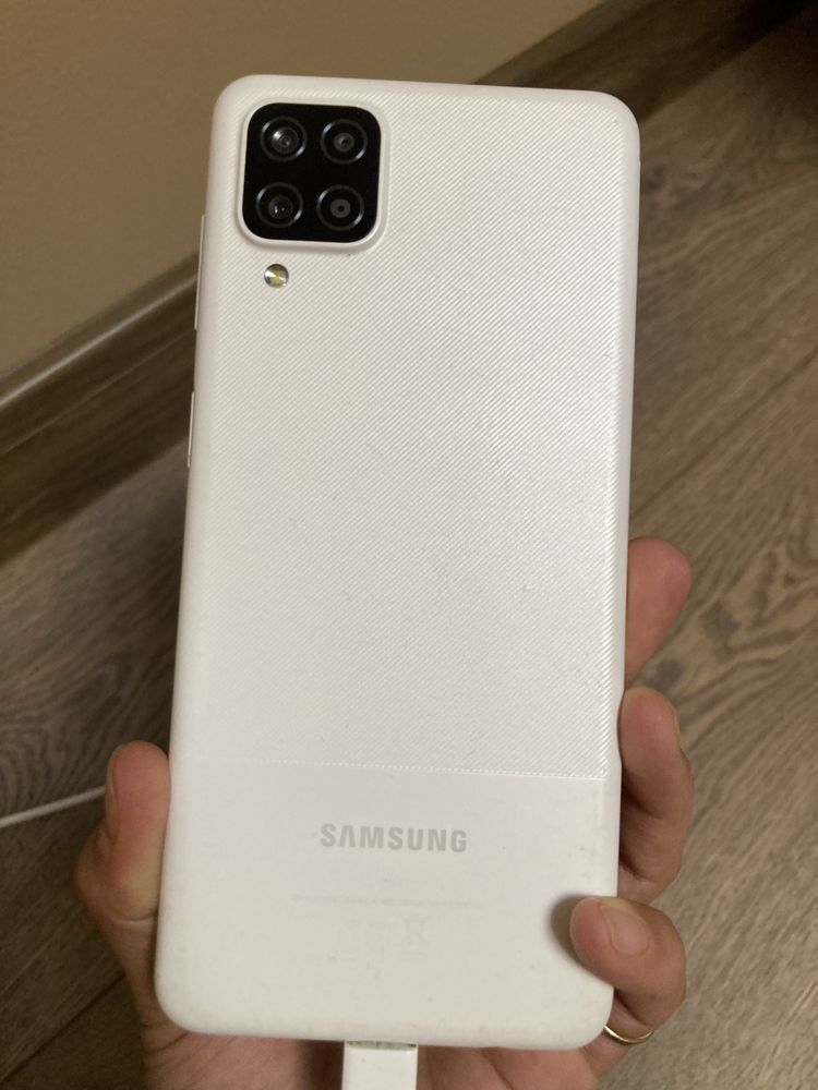 Самсунг а12 128GB памет