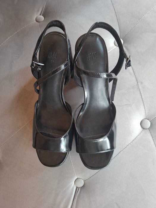 Vând sandale noi H&M