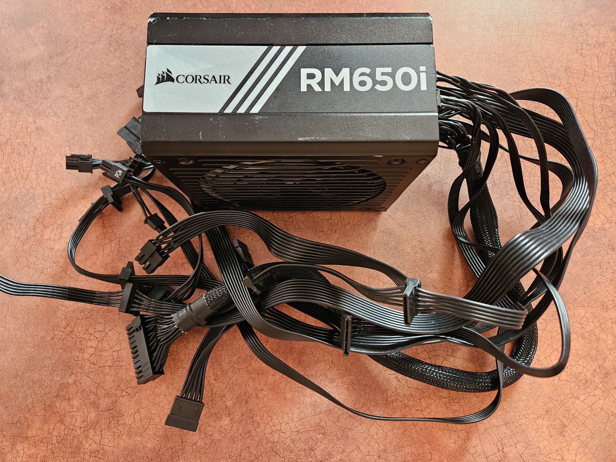 Sursa PC Corsair RMi Series RM650i 650W 80+ Gold full modulara